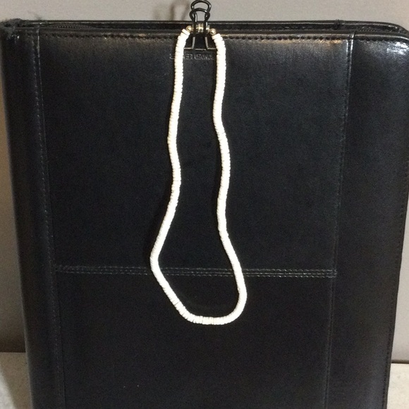 White Puka shell necklace - Picture 2 of 6